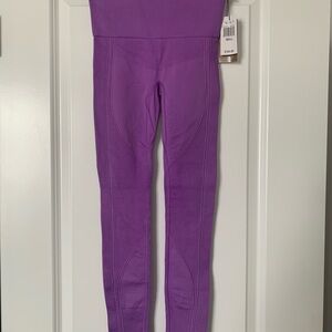 NWT Women’s Alala Amethyst Leggings. Small.